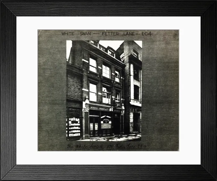 Framed Print : Photograph of White Swan PH, Holborn (Old), London Framed Print : Photograph of White Swan PH, Holborn (Old), London