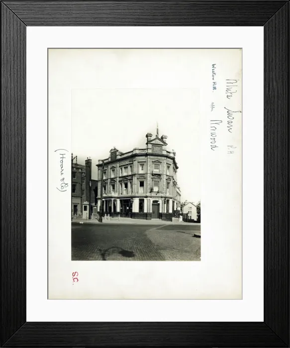 Framed Print : Photograph of White Swan PH, Norwood, London Framed Print : Photograph of White Swan PH, Norwood, London