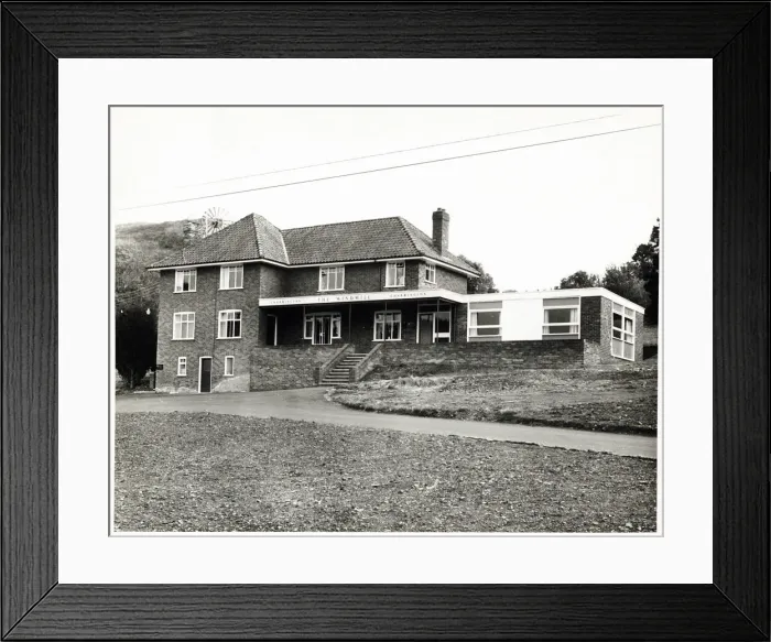 Framed Print : Photograph of Windmill Inn, West Quantoxhead, Somerset