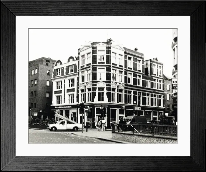 Framed Print : Photograph of Woodins Shades PH, Bishopsgate, London Framed Print : Photograph of Woodins Shades PH, Bishopsgate, London