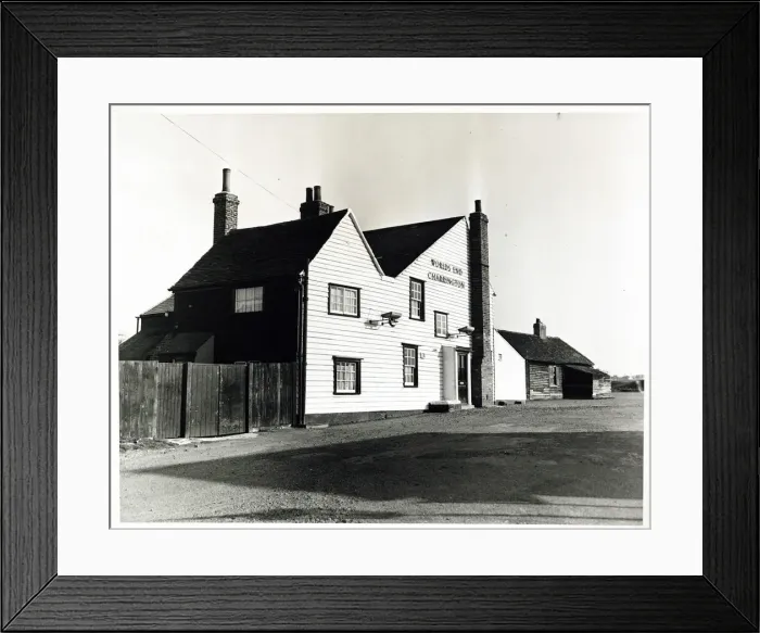Framed Print : Photograph of Worlds End PH, Tilbury, Essex Framed Print : Photograph of Worlds End PH, Tilbury, Essex