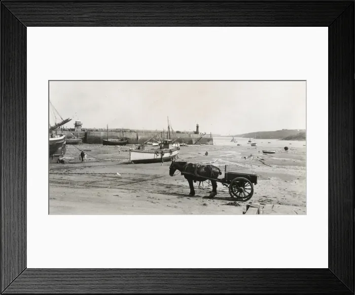 Framed Print : The harbour at St. Ives, Cornwall at low tide
