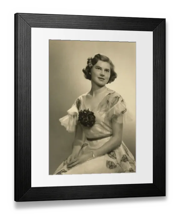 Framed Print : insertcaption Date: circa 1920s Framed Print : insertcaption Date: circa 1920s
