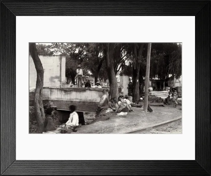 Framed Print : Tlaxpana Gateway, City of Mexico, street vendors Framed Print : Tlaxpana Gateway, City of Mexico, street vendors