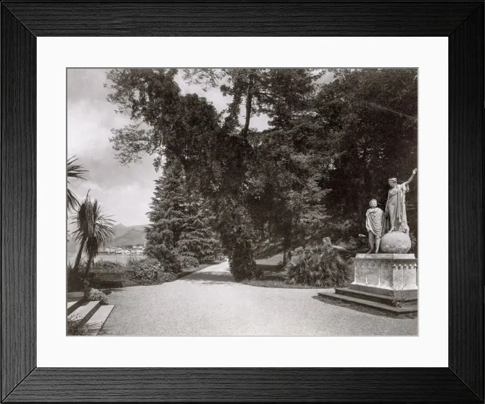 Framed Print : View at Bellagio on Lake Como, italy Framed Print : View at Bellagio on Lake Como, italy