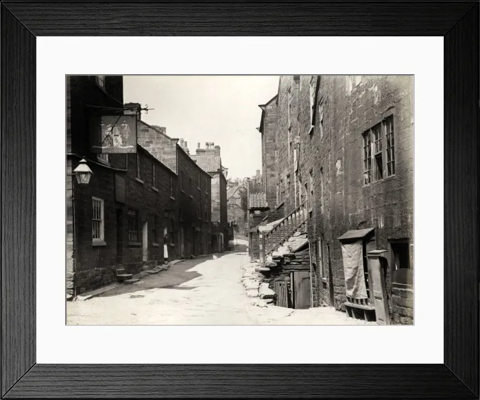 Framed Print : Robin Hoods Bay, street scene, Yorkshire Framed Print : Robin Hoods Bay, street scene, Yorkshire