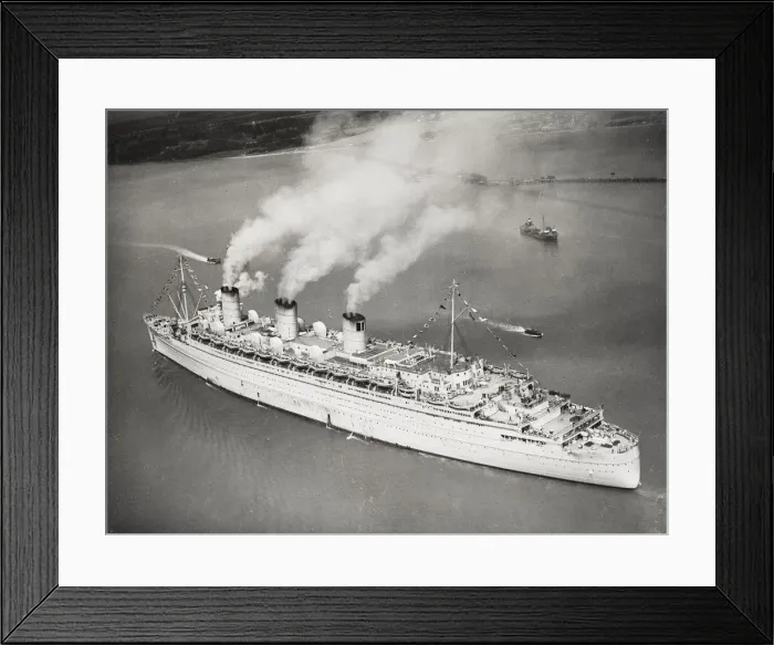Framed Print : World War II Ocean liner Queen Mary returns to Southampton Framed Print : World War II Ocean liner Queen Mary returns to Southampton