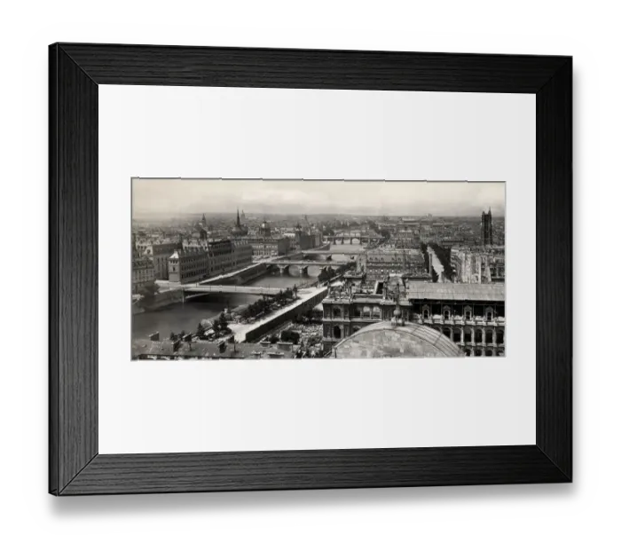 Framed Print : View of Paris city centre along River Seine, France Framed Print : View of Paris city centre along River Seine, France