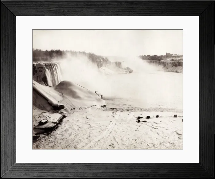Framed Print : Niagara Falls frozen in Winter Framed Print : Niagara Falls frozen in Winter