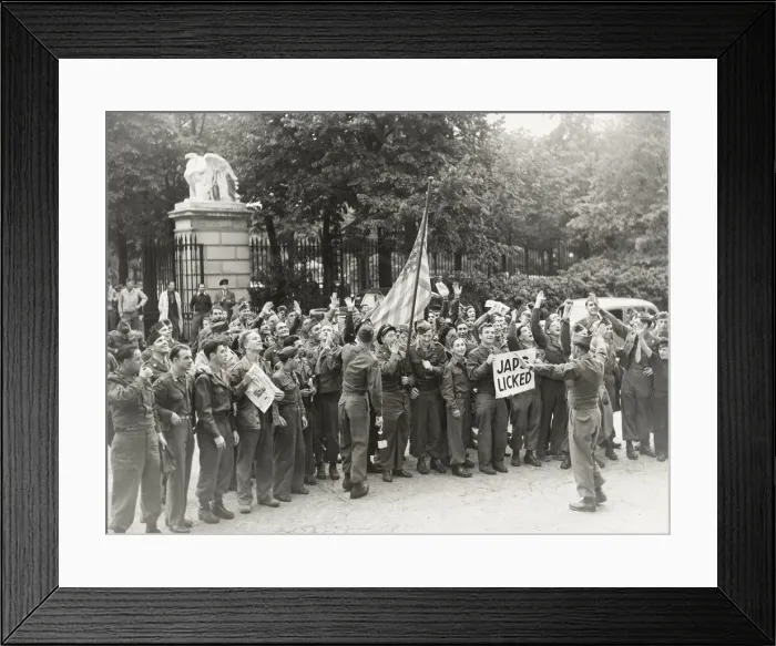 Framed Print : World War II troops in London celebrate, VJ Day Framed Print : World War II troops in London celebrate, VJ Day
