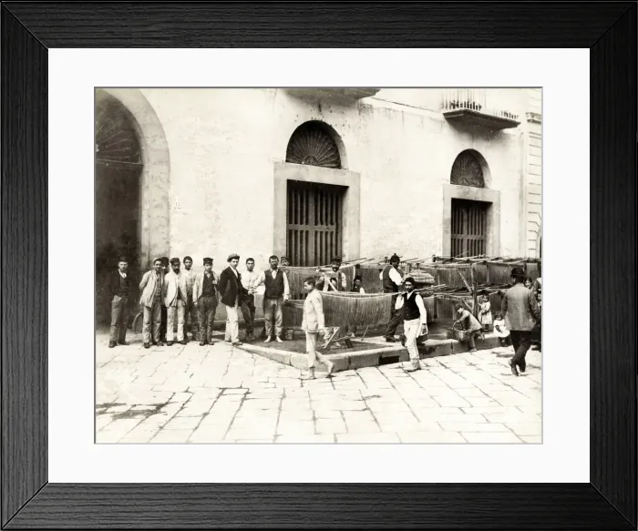 Framed Print : Napoli Naples, making spaghetti pasta Framed Print : Napoli Naples, making spaghetti pasta