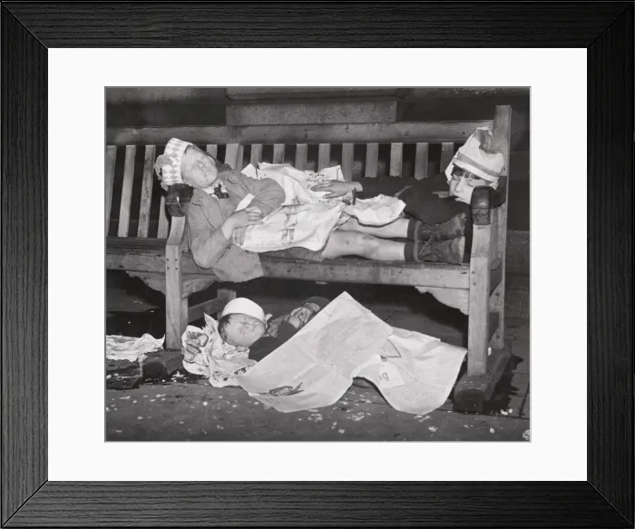 Framed Print : Boys waiting for coronation procession of Queen Elizabeth II Framed Print : Boys waiting for coronation procession of Queen Elizabeth II