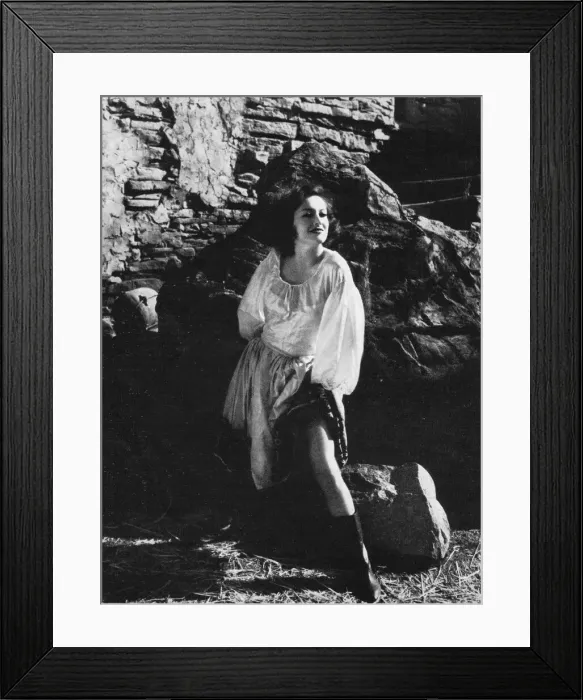 Framed Print : A portait of Joan Crawford at MGM, 1930 Framed Print : A portait of Joan Crawford at MGM, 1930