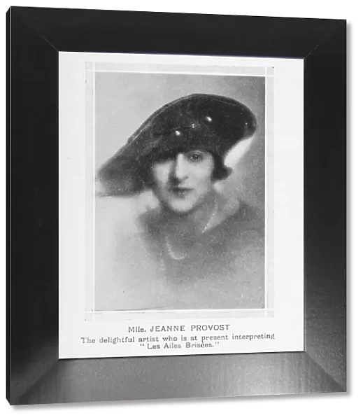 Advert for the Parisian couturier Marthe Regnier, 1925