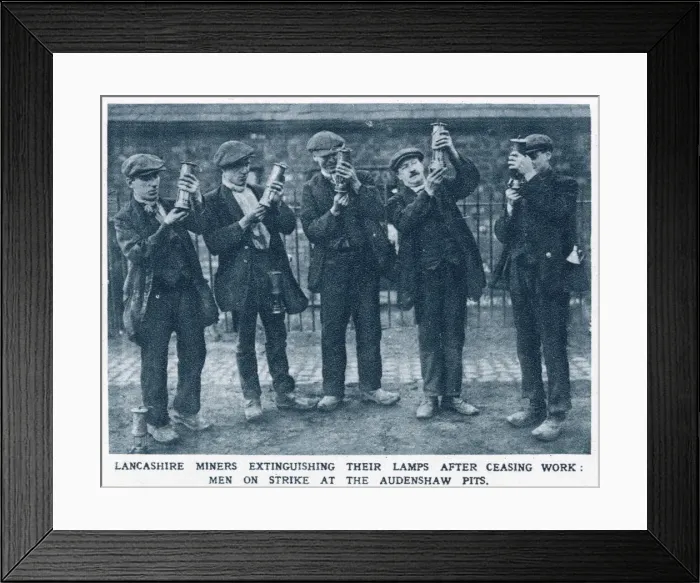 Framed Print : Lancashire miners extinguishing their lamps after ceasing work Framed Print : Lancashire miners extinguishing their lamps after ceasing work