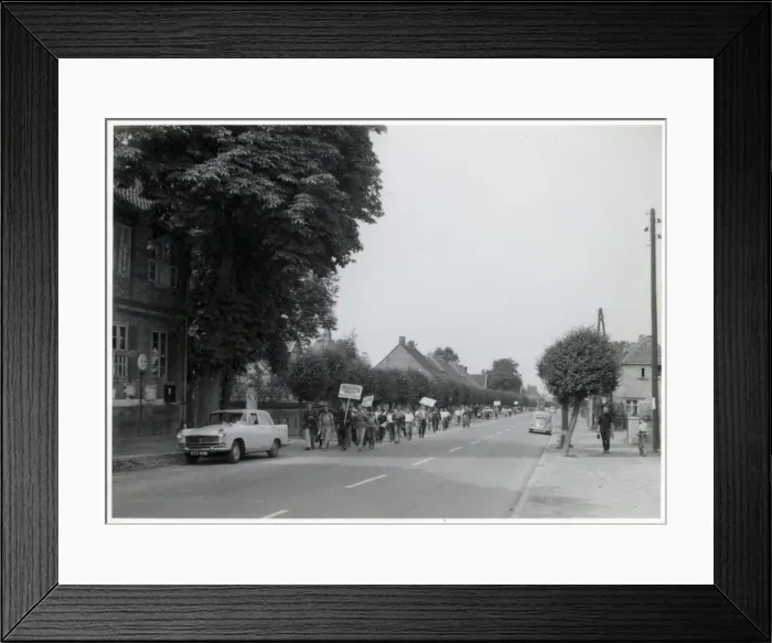 Framed Print : American anti-nuclear Ban the Bomb protestors - Germany Framed Print : American anti-nuclear Ban the Bomb protestors - Germany
