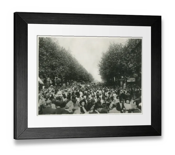 Framed Print : WW2 - The population of Paris invade the Boulevards in frenzy of joyous excitement Framed Print : WW2 - The population of Paris invade the Boulevards in frenzy of joyous excitement