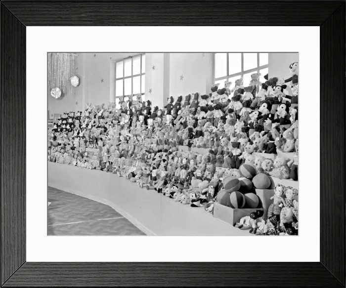 Framed Print : Bentalls Department Store - Kingston-upon-Thames Framed Print : Bentalls Department Store - Kingston-upon-Thames