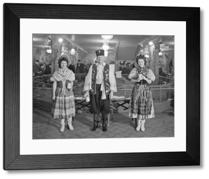 Framed Print : Bentalls Department Store - Kingston-upon-Thames Framed Print : Bentalls Department Store - Kingston-upon-Thames