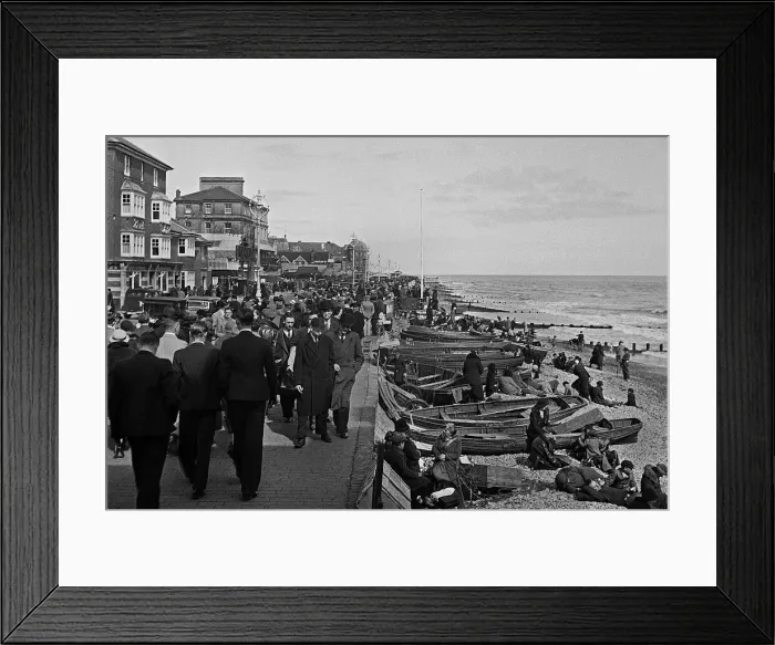 Framed Print : Busy Bank Holiday, Littlehampton, Sussex Framed Print : Busy Bank Holiday, Littlehampton, Sussex