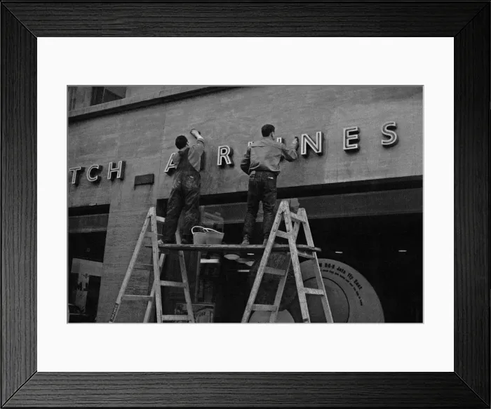 Framed Print : Cleaners at work in Central London Framed Print : Cleaners at work in Central London