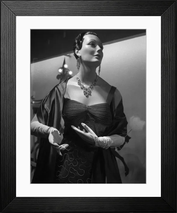 Framed Print : Mannequin, Swan and Edgar window, London Framed Print : Mannequin, Swan and Edgar window, London