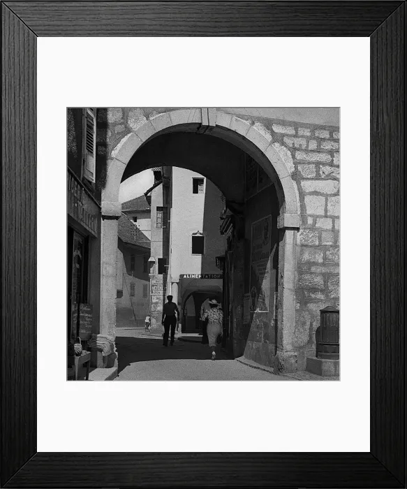 Framed Print : Street scene in Marseilles, Franc Framed Print : Street scene in Marseilles, Franc