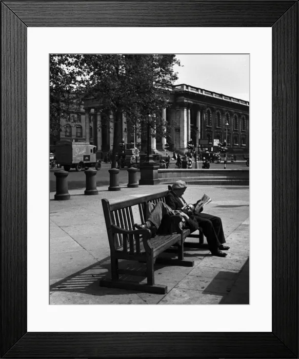 Framed Print : Out of work, Trafalgar Square, London Framed Print : Out of work, Trafalgar Square, London