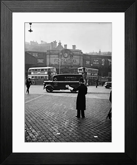 Framed Print : Policeman on traffic duty, London Framed Print : Policeman on traffic duty, London