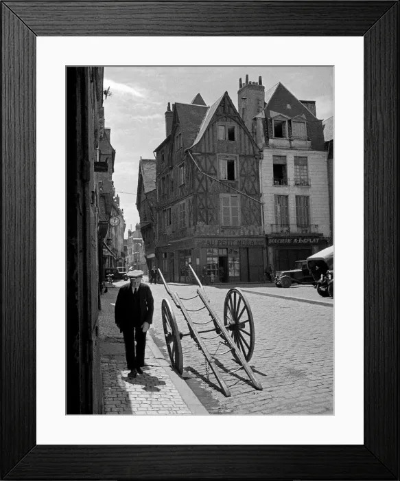 Framed Print : Street scene in Tours, France Framed Print : Street scene in Tours, France