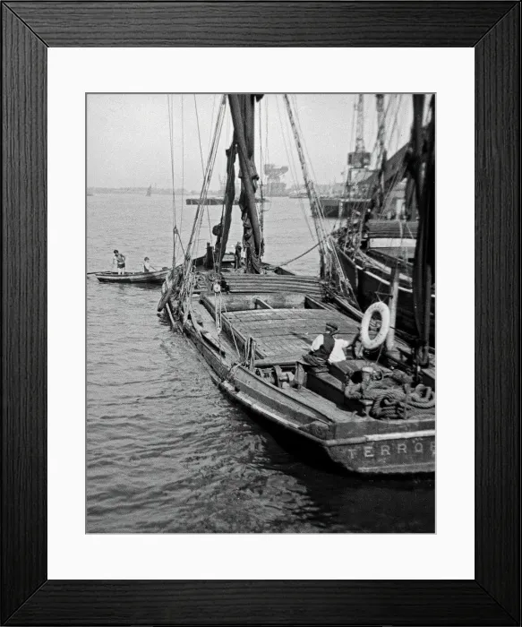 Framed Print : Thames barge Terror, near Woolwich, SE London Framed Print : Thames barge Terror, near Woolwich, SE London