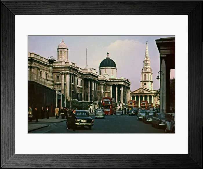 Framed Print : Trafalgar Square with traffic, London Framed Print : Trafalgar Square with traffic, London