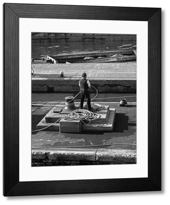 Framed Print : Waiting to tie up barge, Canning Town, London Framed Print : Waiting to tie up barge, Canning Town, London