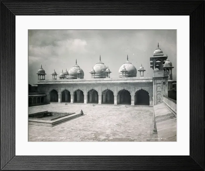 Framed Print : The Pearl Mosque at Agra, India Framed Print : The Pearl Mosque at Agra, India