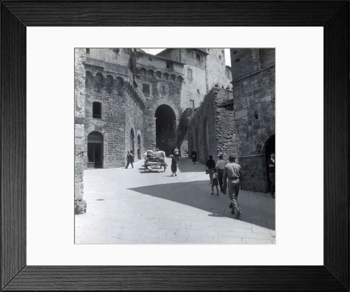 Framed Print : Street in San Gimignano, Italy Framed Print : Street in San Gimignano, Italy