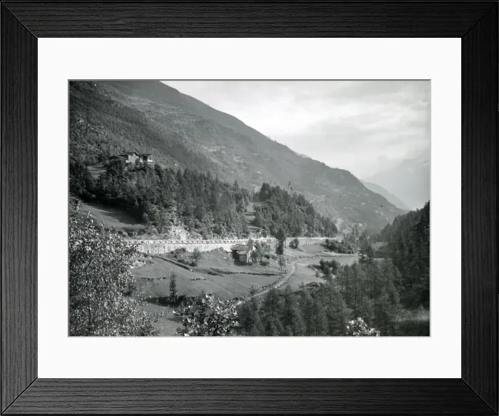 Framed Print : Alpine Valley scenery Framed Print : Alpine Valley scenery