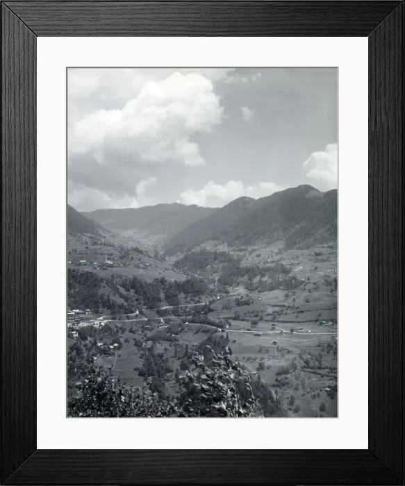 Framed Print : Alpine Valley scenery Framed Print : Alpine Valley scenery