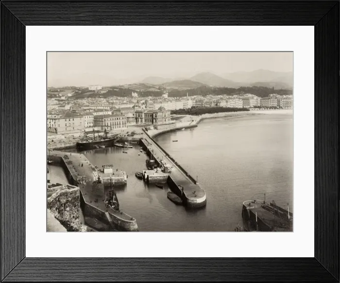 Framed Print : Harbour wall at San Sebastian or Donostia, Spain Framed Print : Harbour wall at San Sebastian or Donostia, Spain