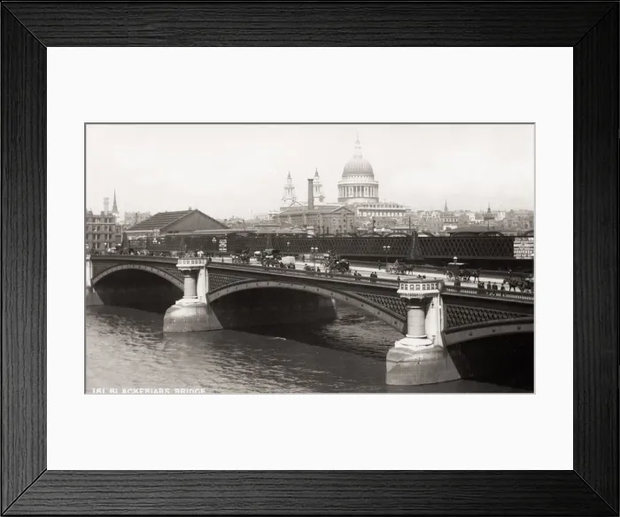 Framed Print : Horse drawn traffic on Blackfriars Bridge, London Framed Print : Horse drawn traffic on Blackfriars Bridge, London