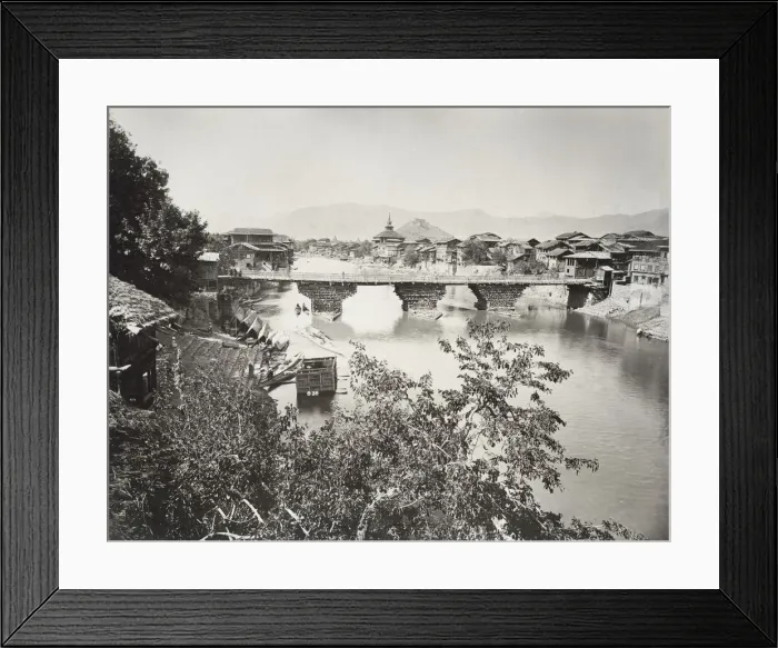 Framed Print : Bridge on River Jhelum, Srinagar, Kashmir, India Framed Print : Bridge on River Jhelum, Srinagar, Kashmir, India