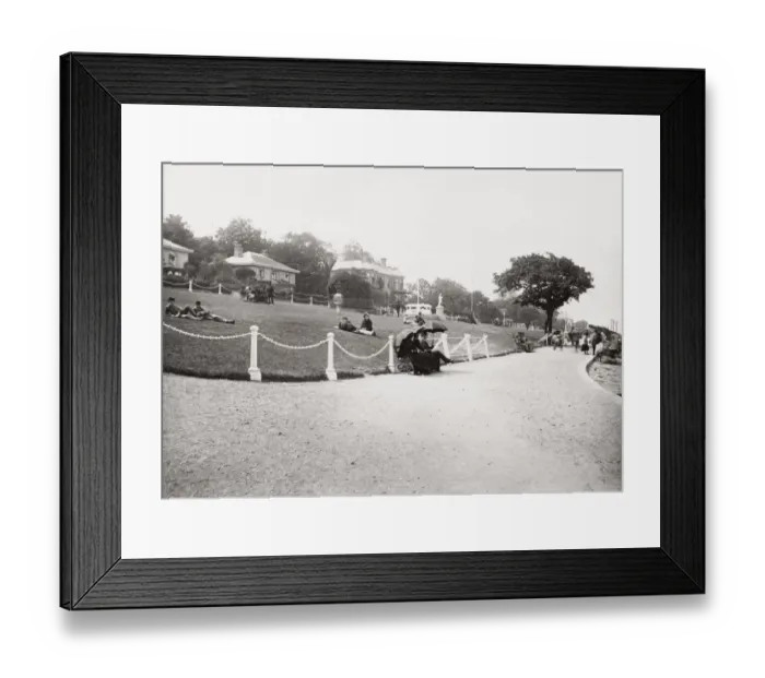 Framed Print : The Green, west Cowes, Isle of Wight Framed Print : The Green, west Cowes, Isle of Wight