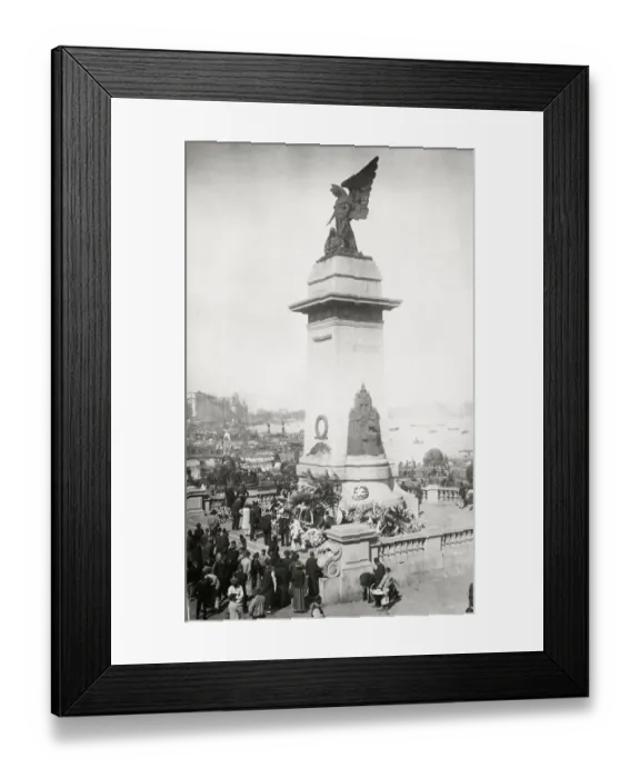 Framed Print : Llaying wreaths, memorial monument, Shanghai, China