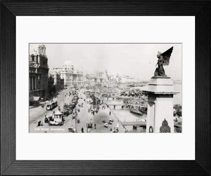 Framed Print : Along the Bund with the Whangpu River, Shanghai, China Framed Print : Along the Bund with the Whangpu River, Shanghai, China