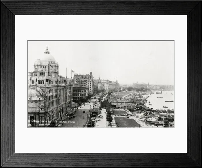 Framed Print : Along the Bund with the Whangpu River, Shanghai, China Framed Print : Along the Bund with the Whangpu River, Shanghai, China