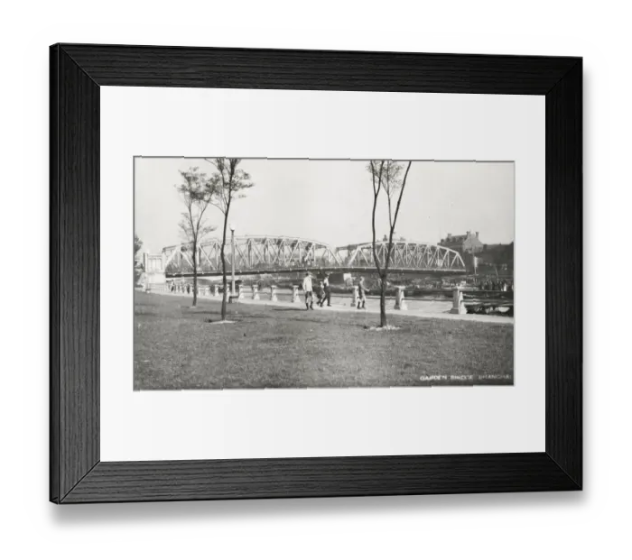 Framed Print : Garden Bridge, Shanghai, China Framed Print : Garden Bridge, Shanghai, China