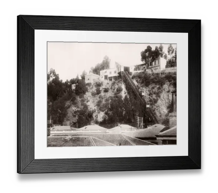 Framed Print : Chile - elevator, funicular, Valparaiso Framed Print : Chile - elevator, funicular, Valparaiso