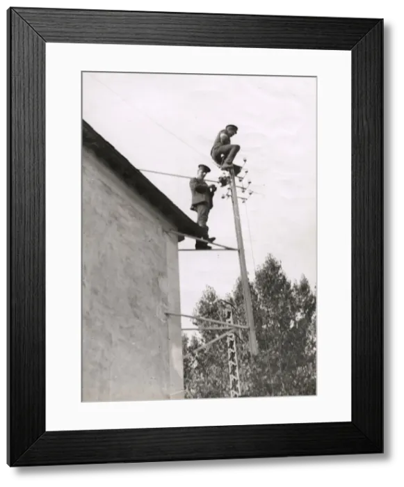 Framed Print : WWI: Royal Engineers repairing broken telegraph wires Framed Print : WWI: Royal Engineers repairing broken telegraph wires