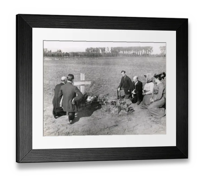 Framed Print : WWI: soldiers grave, France Framed Print : WWI: soldiers grave, France