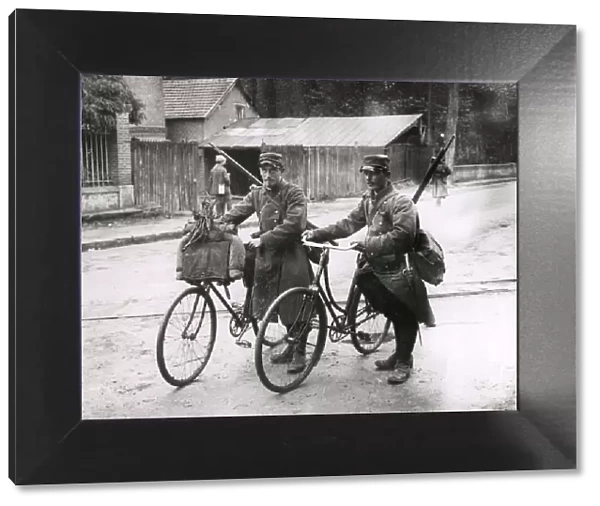 WWI: French military cyclist - reparing telegraph wires