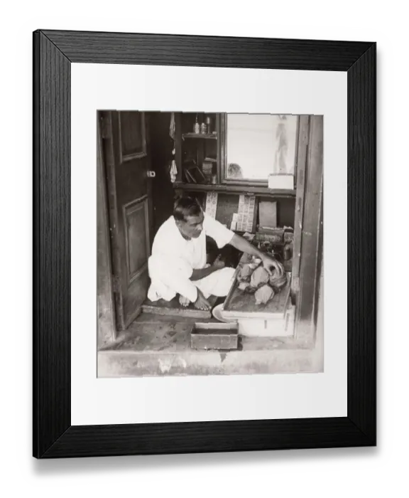 Framed Print : 1940s East Africa - betel nut seller, Mombasa, Kenya Framed Print : 1940s East Africa - betel nut seller, Mombasa, Kenya
